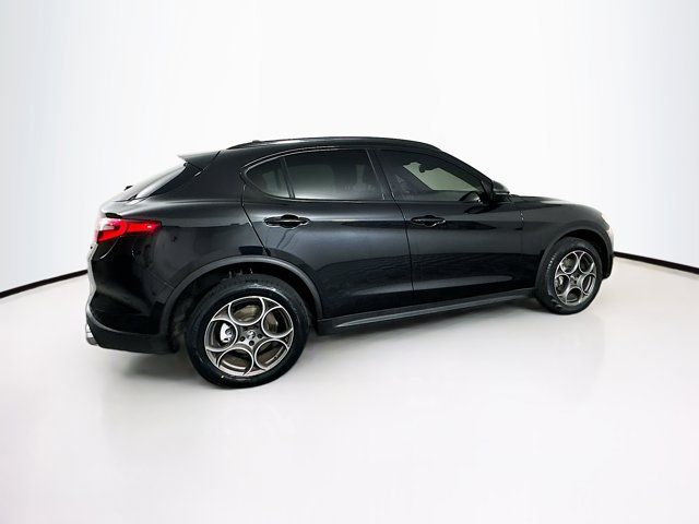 2021 Alfa Romeo Stelvio Base