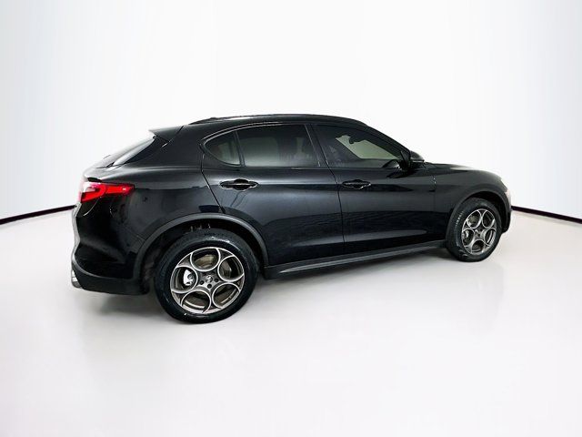 2021 Alfa Romeo Stelvio Base