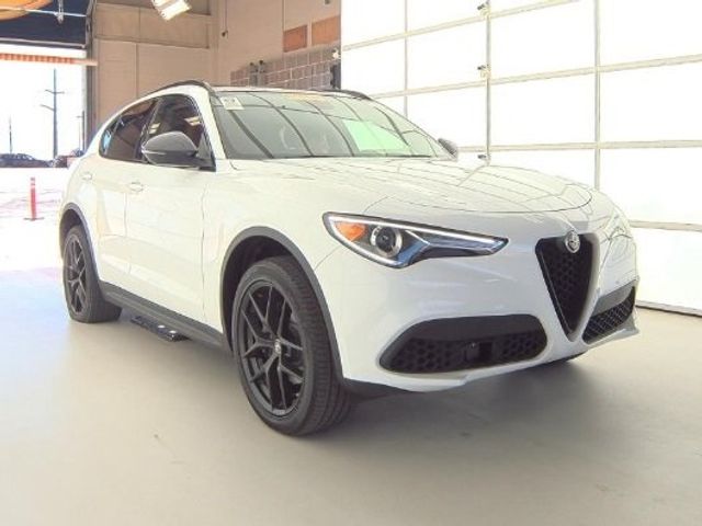 2021 Alfa Romeo Stelvio Base