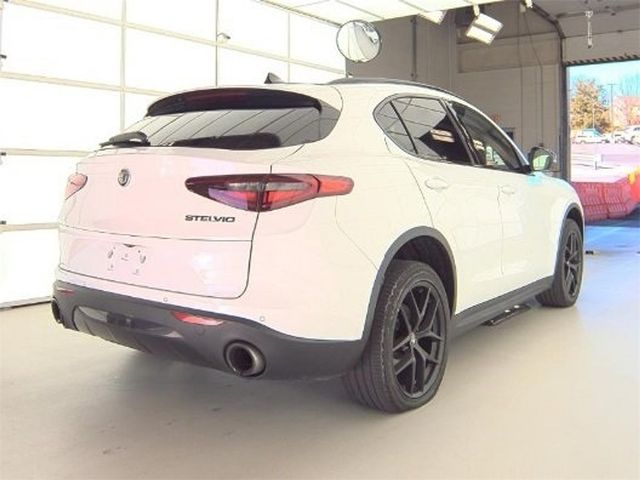 2021 Alfa Romeo Stelvio Base