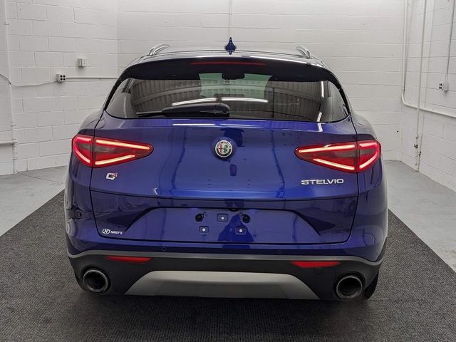 2021 Alfa Romeo Stelvio Base