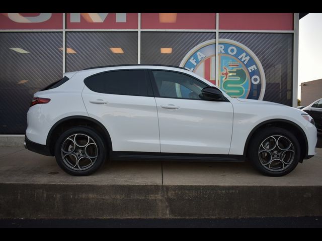 2021 Alfa Romeo Stelvio Base