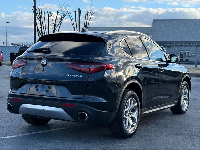 2021 Alfa Romeo Stelvio Base