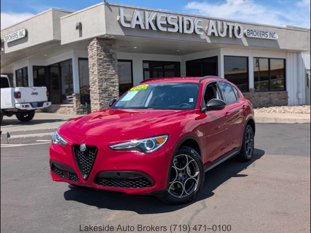 2021 Alfa Romeo Stelvio Base