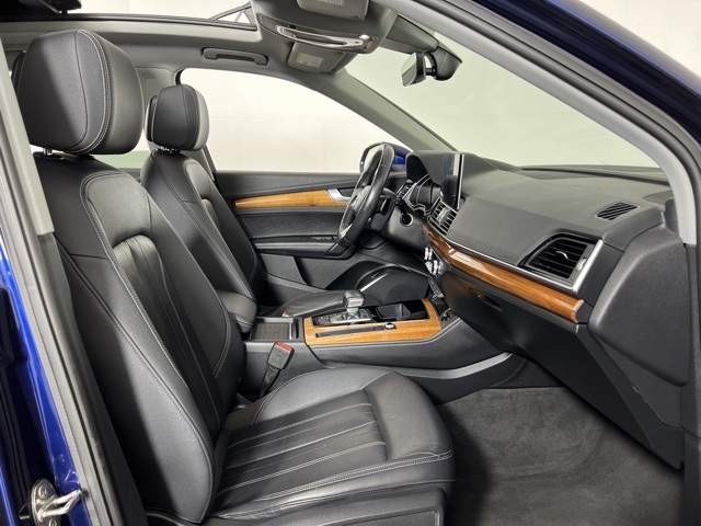 Vehicle image 19 of 37