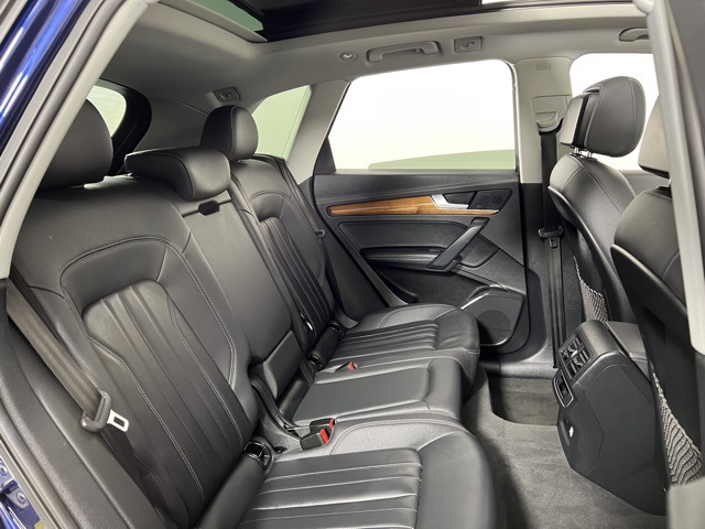 Vehicle image 17 of 37