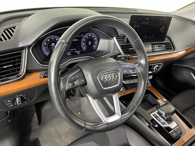 Vehicle image 9 of 37