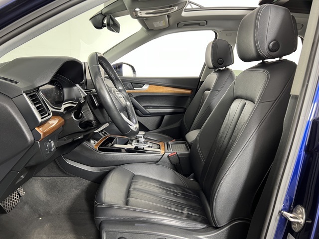 Vehicle image 10 of 37