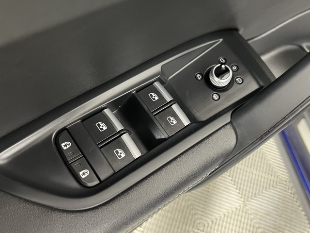 Vehicle image 22 of 37