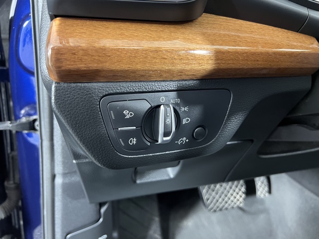 Vehicle image 24 of 37