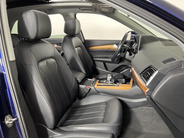 Vehicle image 20 of 37