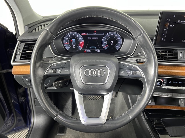 Vehicle image 26 of 37
