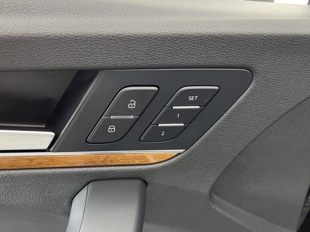 Vehicle image 23 of 37