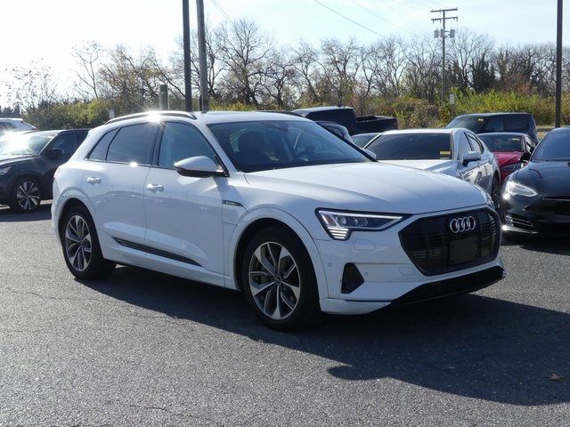 2021 Audi e-tron Premium Plus