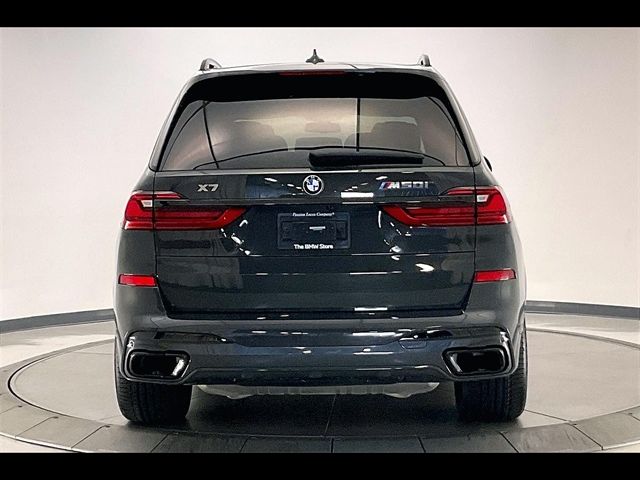 2021 BMW X7 M50i