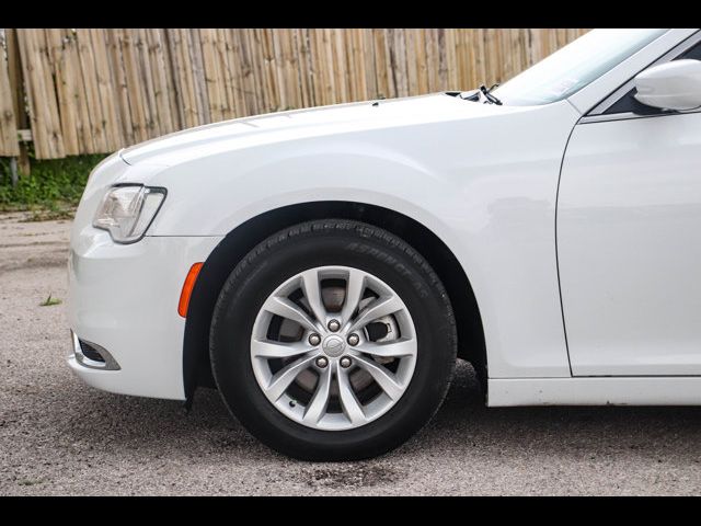 2021 Chrysler 300 Touring