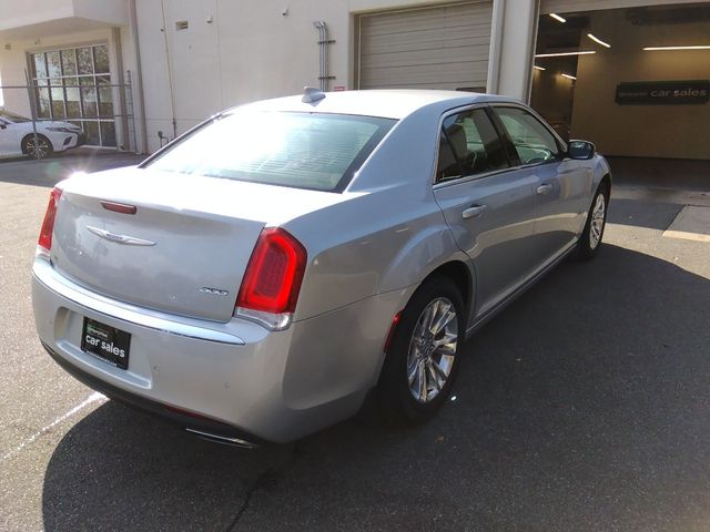 2021 Chrysler 300 Touring L