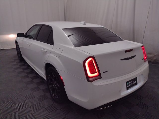 2021 Chrysler 300 Touring L