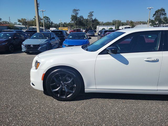 2021 Chrysler 300 Touring