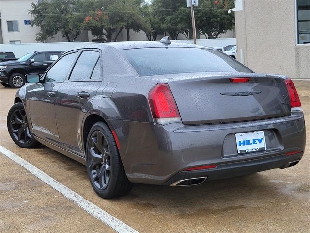 2021 Chrysler 300 Touring