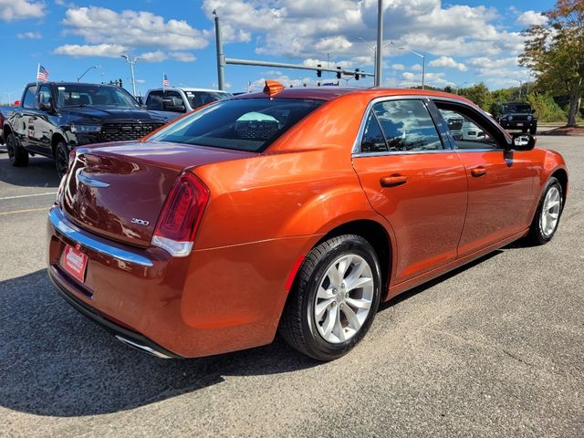 2021 Chrysler 300 Touring