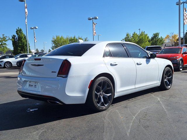 2021 Chrysler 300 Touring