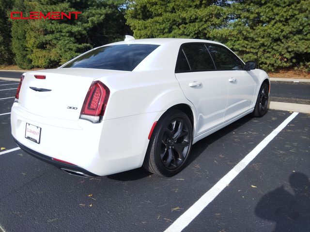 2021 Chrysler 300 Touring