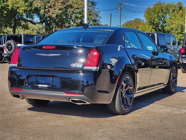 2021 Chrysler 300 Touring