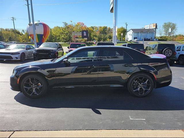 2021 Chrysler 300 Touring