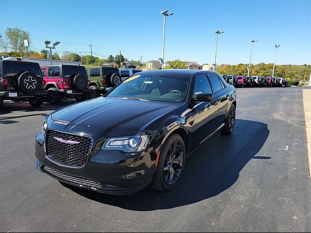 2021 Chrysler 300 Touring