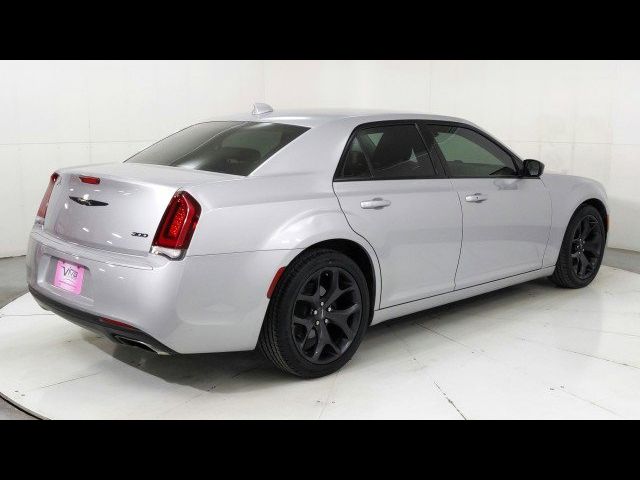 2021 Chrysler 300 Touring