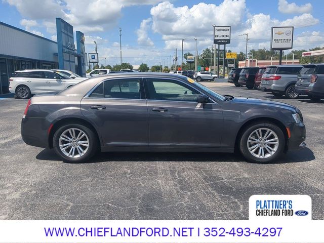 2021 Chrysler 300 Touring