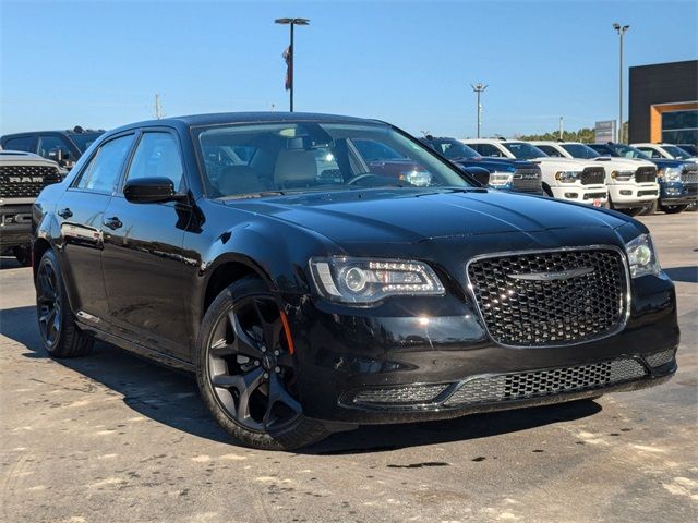 2021 Chrysler 300 Touring