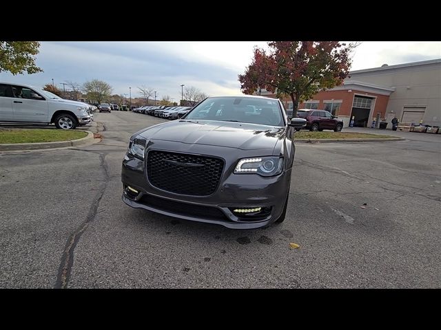 2021 Chrysler 300 Touring L