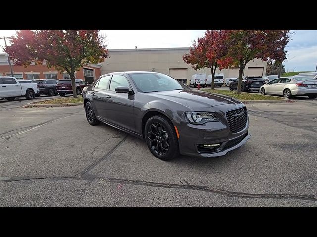 2021 Chrysler 300 Touring L