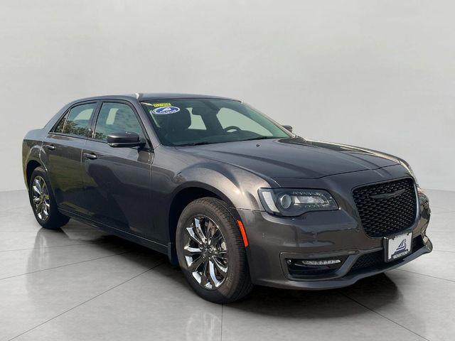 2021 Chrysler 300 Touring L