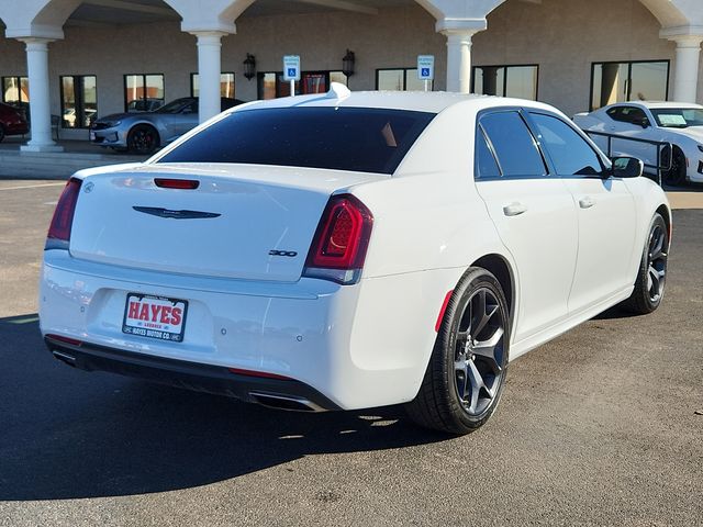 2021 Chrysler 300 Touring L