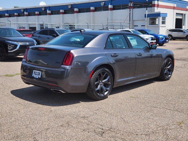 2021 Chrysler 300 Touring L