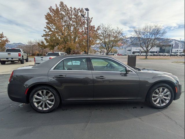 2021 Chrysler 300 Touring L