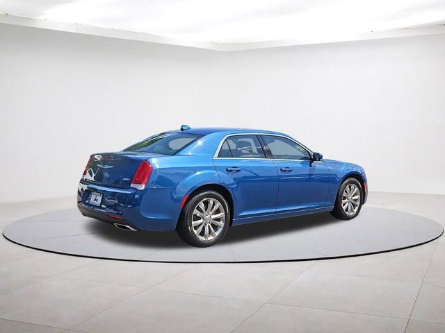 2021 Chrysler 300 Touring L