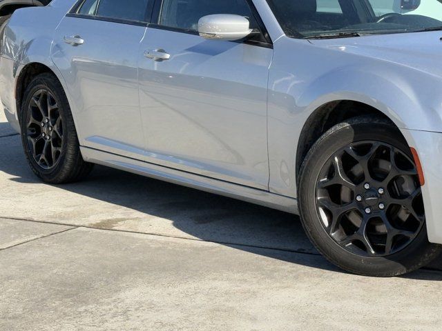 2021 Chrysler 300 Touring L