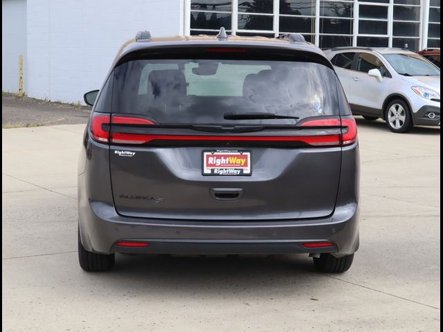 2021 Chrysler Pacifica Touring-L