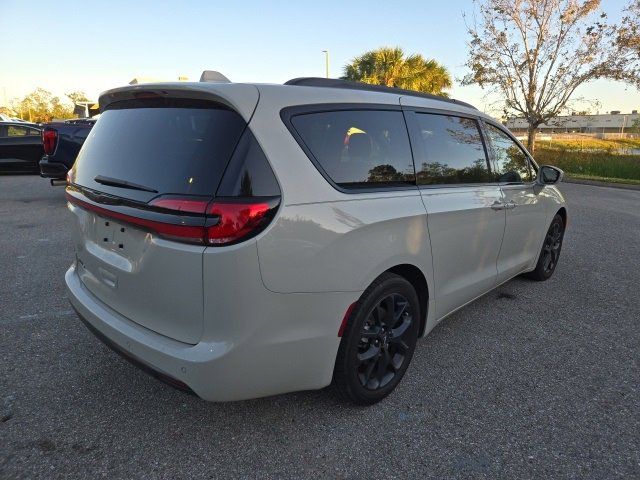 2021 Chrysler Pacifica Touring