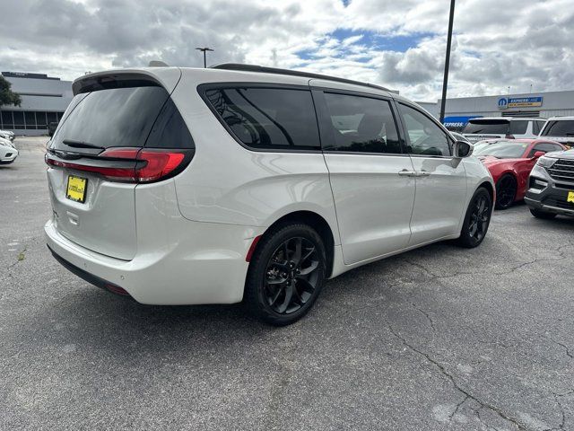 2021 Chrysler Pacifica Touring