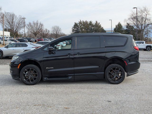 2021 Chrysler Pacifica Touring-L