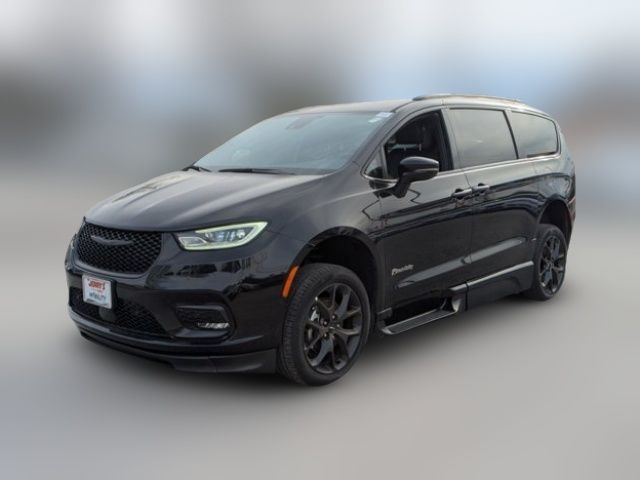 2021 Chrysler Pacifica Touring-L