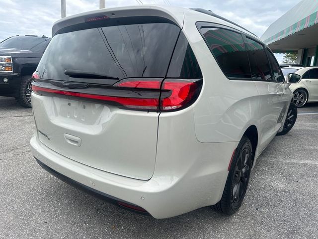 2021 Chrysler Pacifica Touring-L