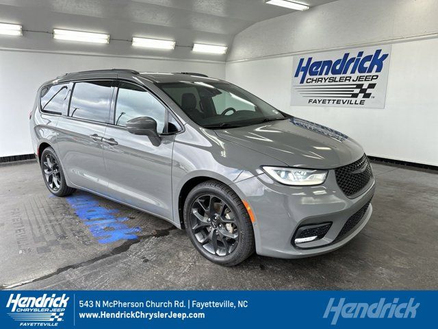 2021 Chrysler Pacifica Touring-L