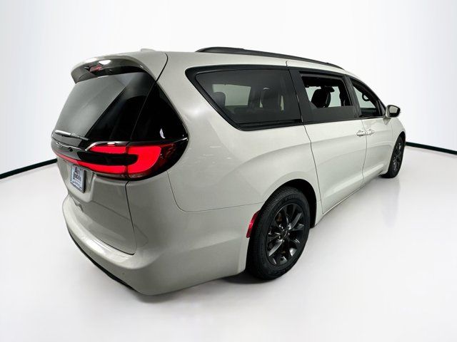 2021 Chrysler Pacifica Touring-L