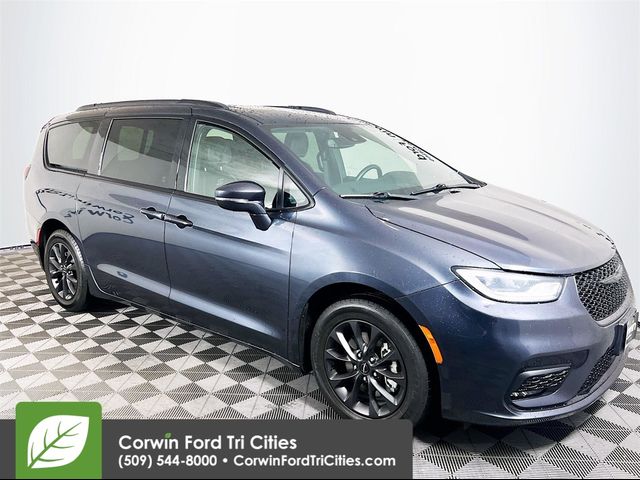 2021 Chrysler Pacifica Touring-L